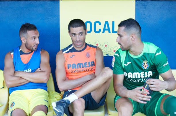 gaboloaizaperez's tweet photo. Santi Cazorla, 8 operaciones de tobillo, estuvo a punto de perder la pierna. 

Sergio Asenjo, 4 operaciones del cruzado. Ha estado 867 días lesionado. 

Bruno llevaba 1.081 días lesionado con dolores en la rodilla.

Tres ejemplos de superación. Tienen al Villarreal en Europa. https://t.co/5SjgSNKEJK