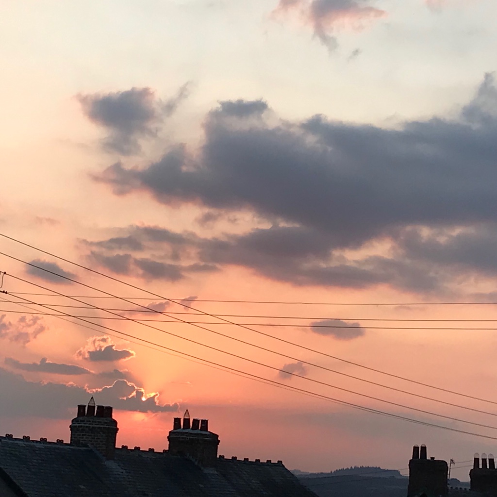 hjd_aitken's tweet photo. Street level sunset tonight. Peachy!
#Northumberland #skydistraction 
@SharonHardy 😍 https://t.co/093MxoDfQ1