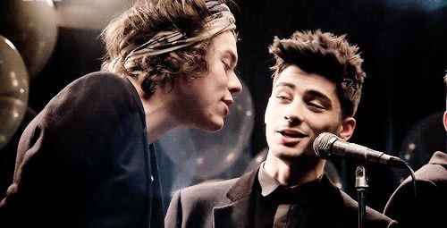 𝒁𝒂𝒓𝒓𝒚 𝑺𝒕𝒚𝒍𝒊𝒌 (𝚉𝚊𝚢𝚗/𝙷𝚊𝚛𝚛𝚢)"When Harry gets drunk we end up having a deep chat. There's so many things that I've told him that I would never say to anyone else. I like knowing that he cares. It's to have someone there for you no matter what. He's my rock" -Zayn
