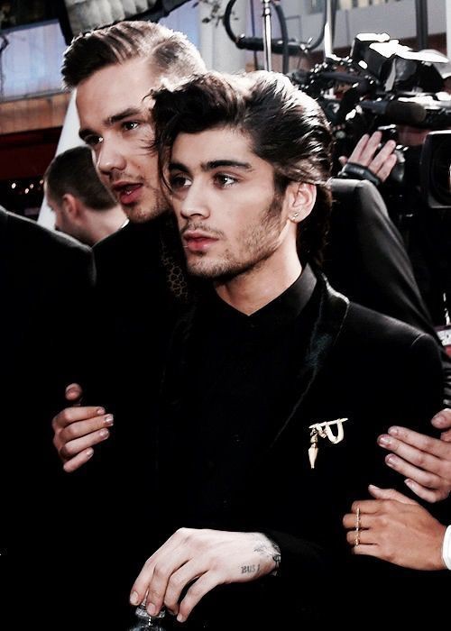𝒁𝒊𝒂𝒎 𝑴𝒂𝒚𝒏𝒆 (𝚉𝚊𝚢𝚗/𝙻𝚒𝚊𝚖)"Have a fun flight home, you!" "I'll try but I'll miss you too much Liam!" -Liam & Zayn