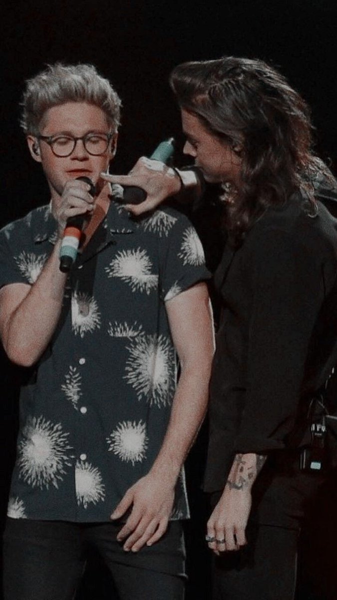 𝑵𝒂𝒓𝒓𝒚 𝑺𝒕𝒐𝒓𝒂𝒏 (𝙽𝚒𝚊𝚕𝚕/𝙷𝚊𝚛𝚛𝚢)"There should be a rule like "Nobody can make Niall cry" -Harry