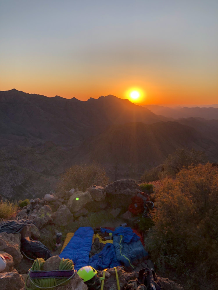 outdoorprolink's tweet photo. Lightweight cowboy camping in the Superstition Mountains.

#OutdoorProlink Pro Daniel Conrad tested the @SierraDesigns Cloud 800 Dridown 35 Deg in his backyard and while climbing in the wilderness. Full review on the blog! https://t.co/rTIUuphRE4