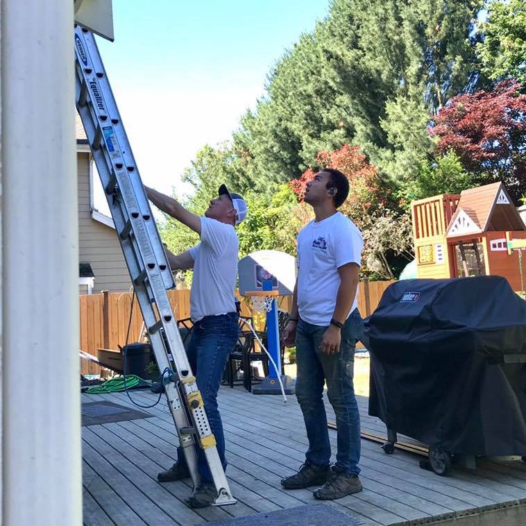 amsberryspaint's tweet image. Jeff Amsberry is demonstrating how to properly use a ladder as part of our on-site training today! #ladderwork