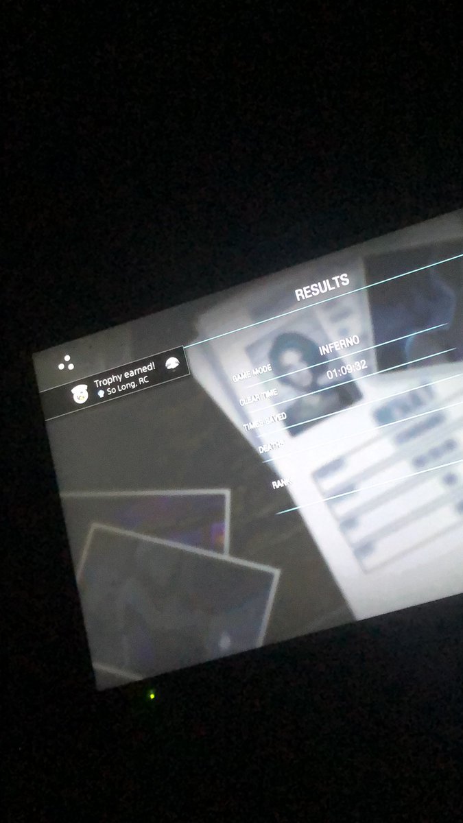 bleedingXEmo's tweet photo. Been quiet for a while ! Ighhh but I got platinum #ResidentEvil3 #ResidentEvil3Remake #ps4 #ps4pro https://t.co/wY7eqhdYEQ