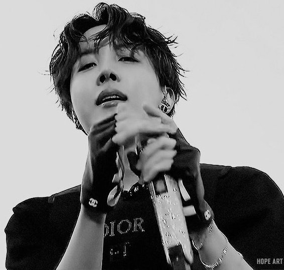 Hoseok in his Dior outfits ; an important thread