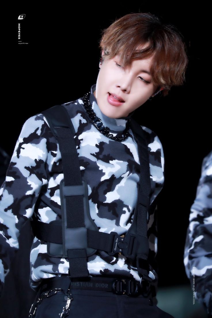 Hoseok in his Dior outfits ; an important thread