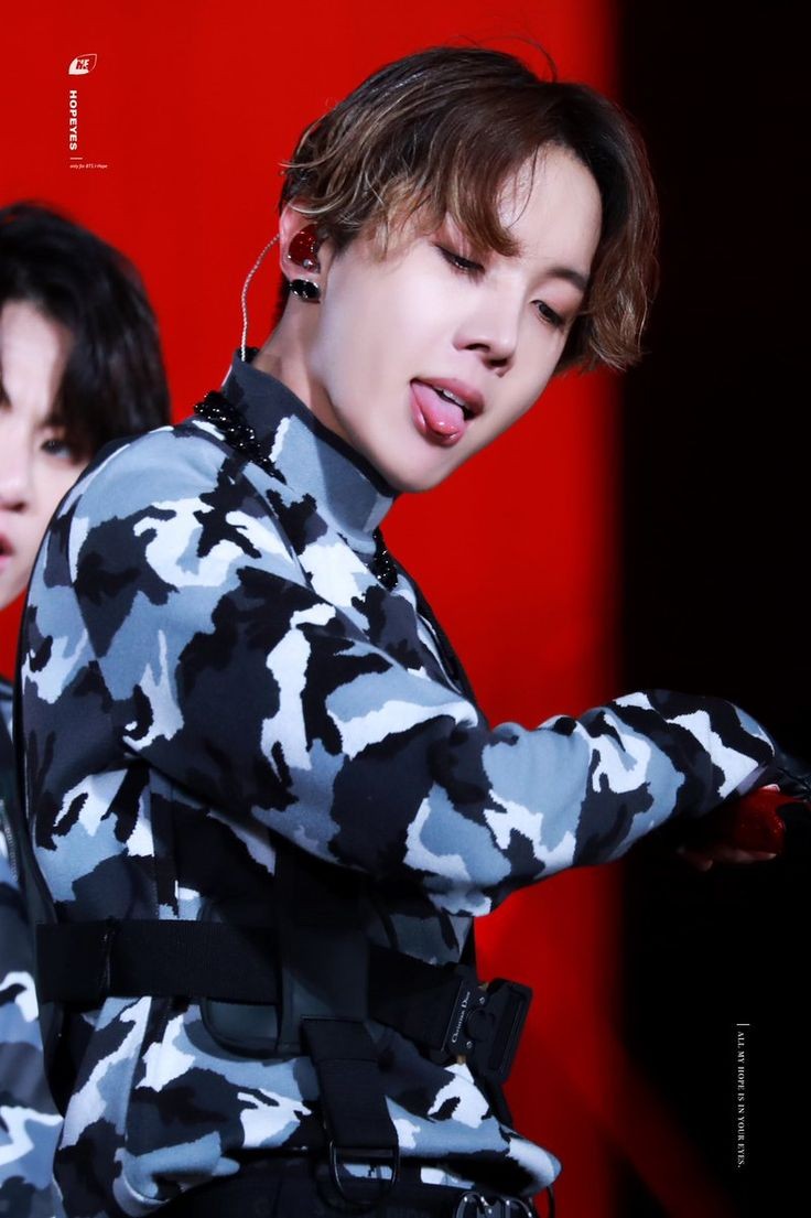 Hoseok in his Dior outfits ; an important thread