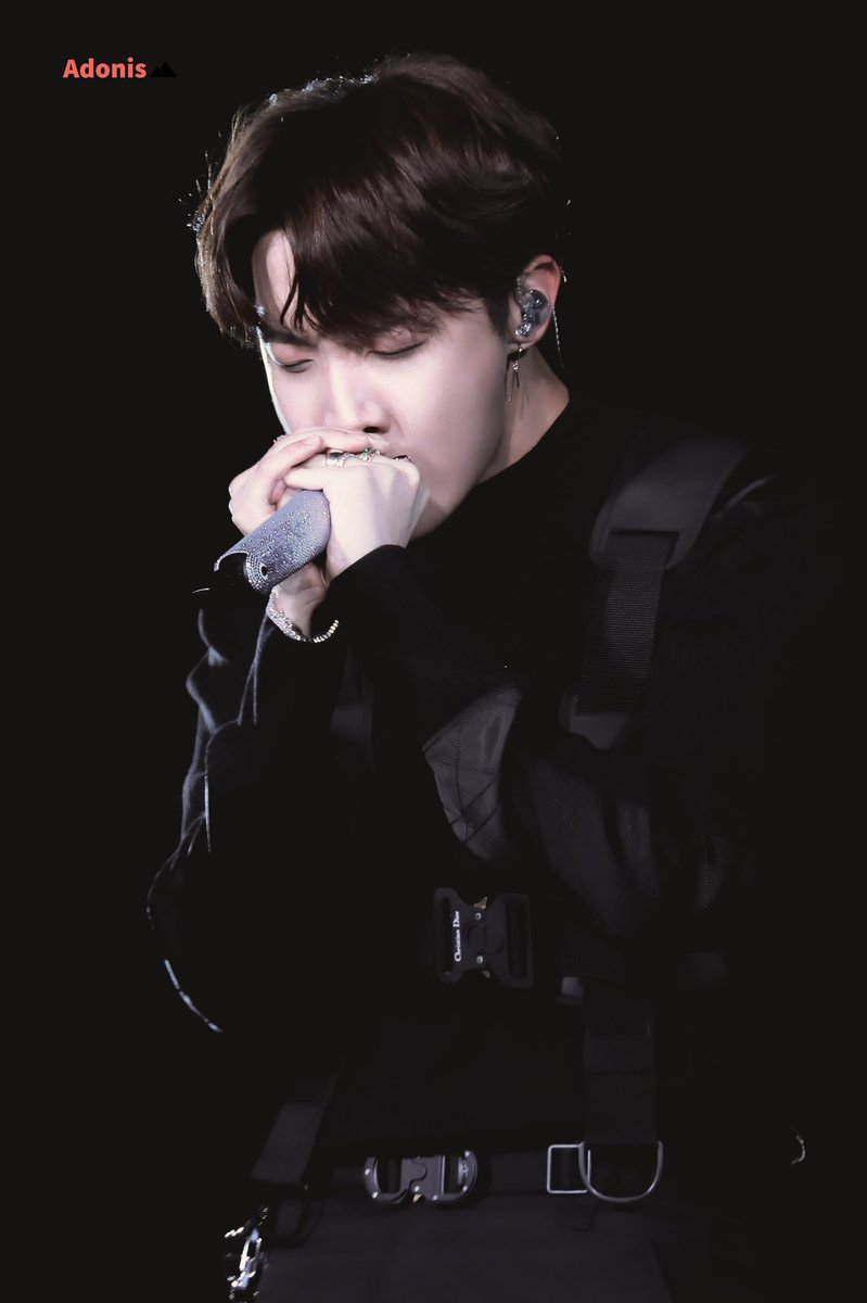 Hoseok in his Dior outfits ; an important thread