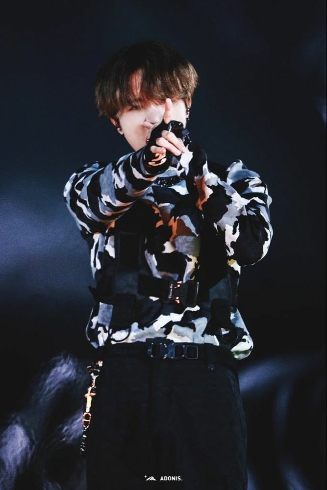 Hoseok in his Dior outfits ; an important thread