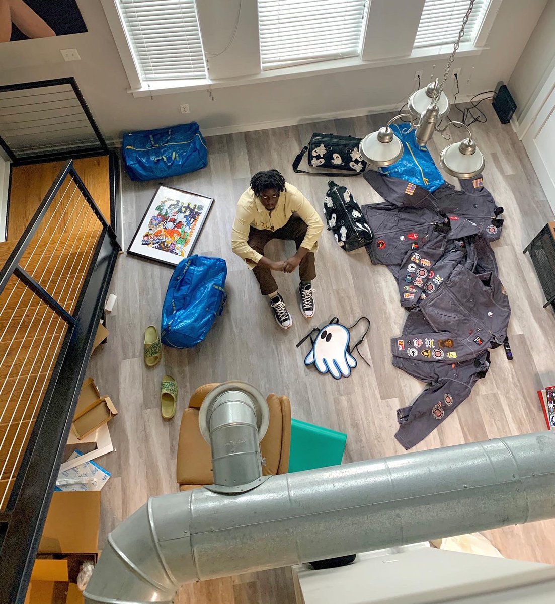 bluboy__'s tweet photo. Just bought my first loft at 24, reminiscing on the times I use to resell polos from Goodwill to get my samples done. It hit a little different when you started from zero, I’m not saying it’s easy, but it’s possible. #selfmade https://t.co/GgBVBzksij