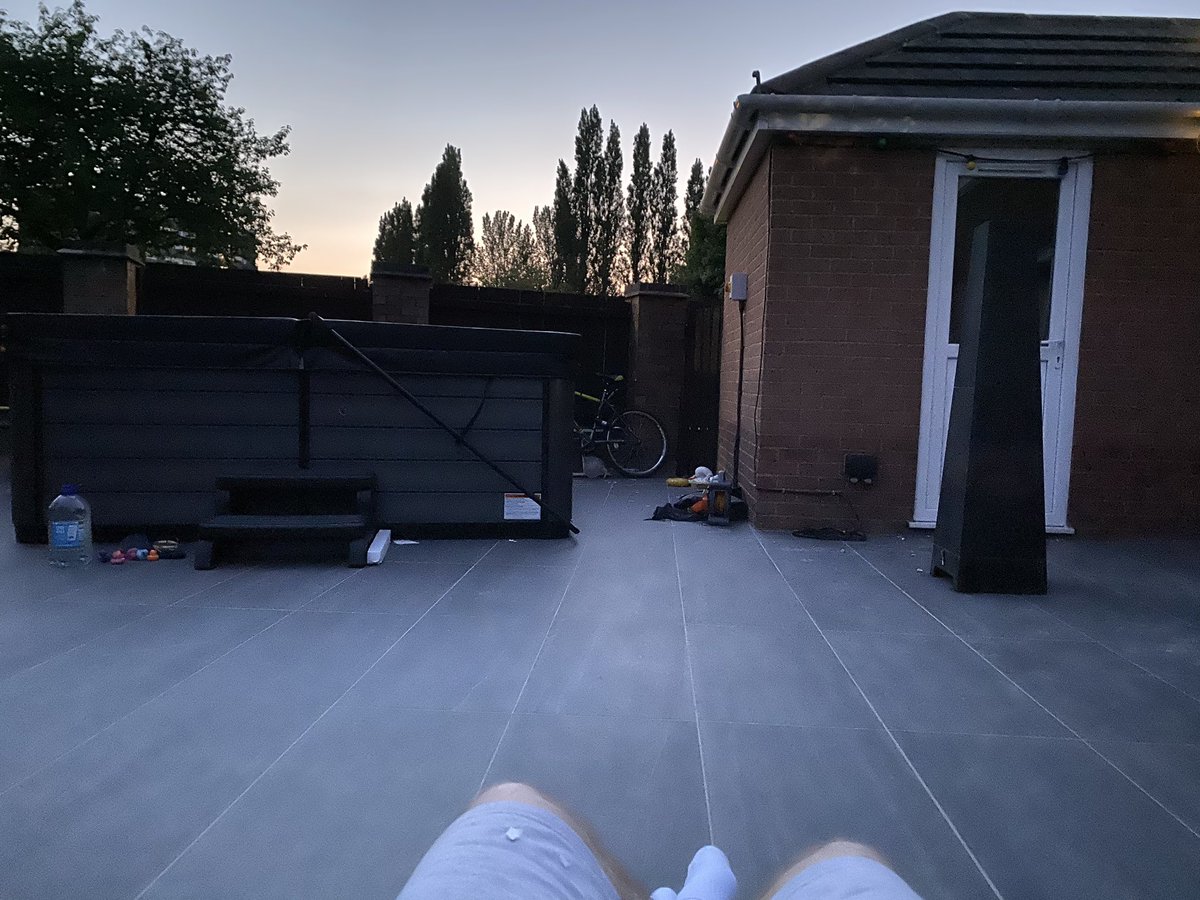 scottdylan's tweet image. So tempted to sleep in the garden tonight lol #heatwave