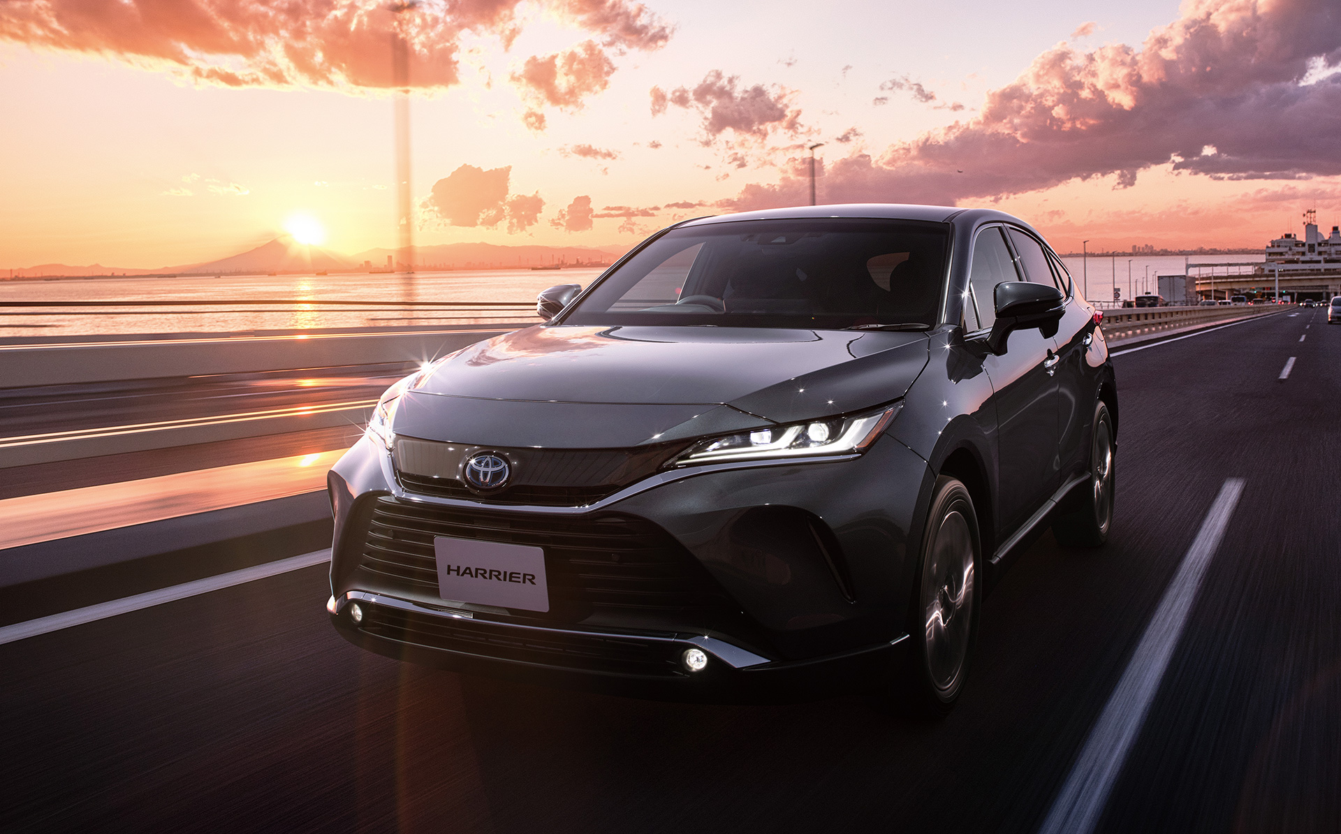 トヨタ自動車株式会社 ハリアーインサイドストーリー ハリアーの車名の由来である チュウヒ についての小話 チュウヒは獲物を捕まえる際 翼を上手に使って風上 逆風 に向かって飛ぶそうです 逆風をものともしない姿が 多くの逆境を