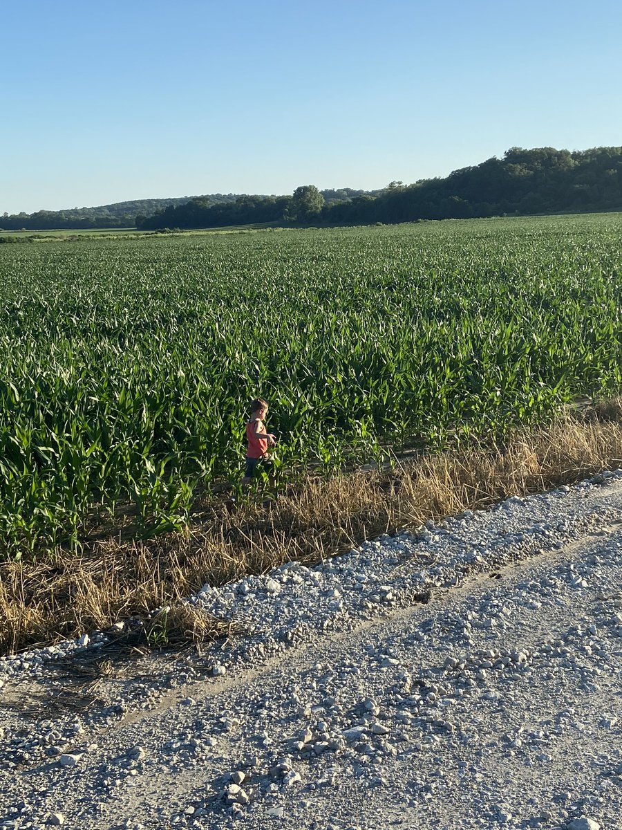 Pure innocence...how do I freeze time? #familyfarms #Iowa #farmfamily <a href="/loesshillfarmer/">Rob Rains</a>