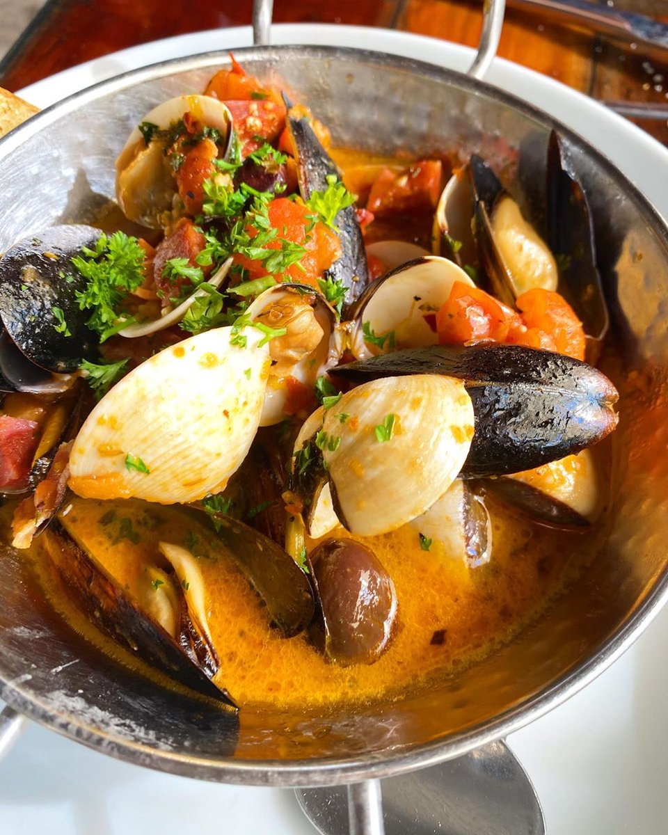 farmerstablesd's tweet photo. No need to be shellfish, we have clams and muscles for everyone! 🦪
📸katherineaarenas https://t.co/XwgmOyrhJ6