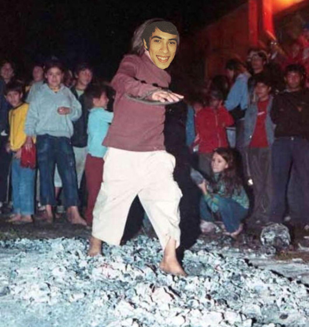 CepbExaInter's tweet photo. #LaNerazzurra cumpliendo con la tradición. Algunos ya con cierta práctica en el tatapyi ári jehasa todos los sábados con 12 llamadas perdidas. 🔥A otros se les revelan cosas que no están listos para aceptar. Y siempre uno que se quema solito 👋🏼

Forza INTER 😜
#SanJuanAra https://t.co/GKiRlD83Z4