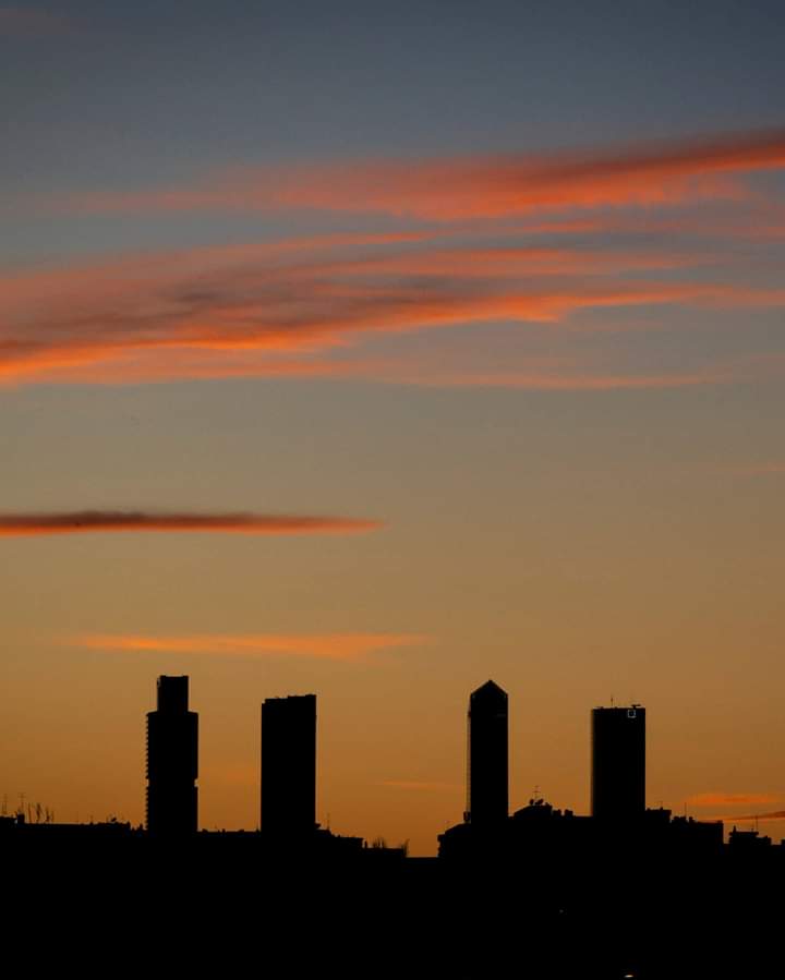 AlejandroGil_M's tweet photo. Atardecer en #MadridOrgullo2020 #Madrid https://t.co/1thxGQ21Cj