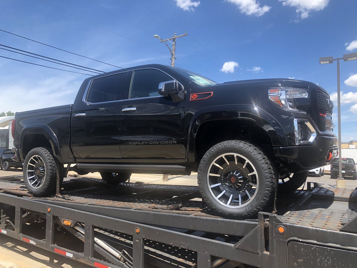 CharbonneauCar's tweet photo. The 2020 Harley-Davidson GMC 1500 has arrived! #91/250! #harleydavidson #GMCSierra #tuscany #gmc https://t.co/cuUExtJS41