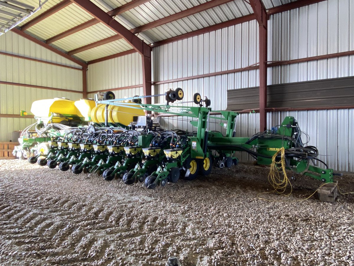 travismesser81's tweet image. @PlainsGrain Mott Store currently has this DB60 24 row 30” planter available!  This is a super clean unit just gone through.  @precisionplant #DeltaForce #mSet, #FurrowJet, #SmartFirmer, 2 @SureFireAg Liqud systems, and it does currently have dual band #Conceal.  Call us or Dm.