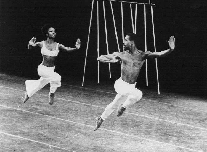 wperrondancemag's tweet photo. In 1970 Alvin, exhausted, tried to shut down the company. Dancers were shocked; letters came pouring in. "Alvin Ailey" by Jennifer Dunning, Addison Wesley @bookdepository #LittleKnownHistory #HardToImagineNow ph Waters & Williams in Sanasardo's Metallics @DanceStudies https://t.co/xM04h7rJHp