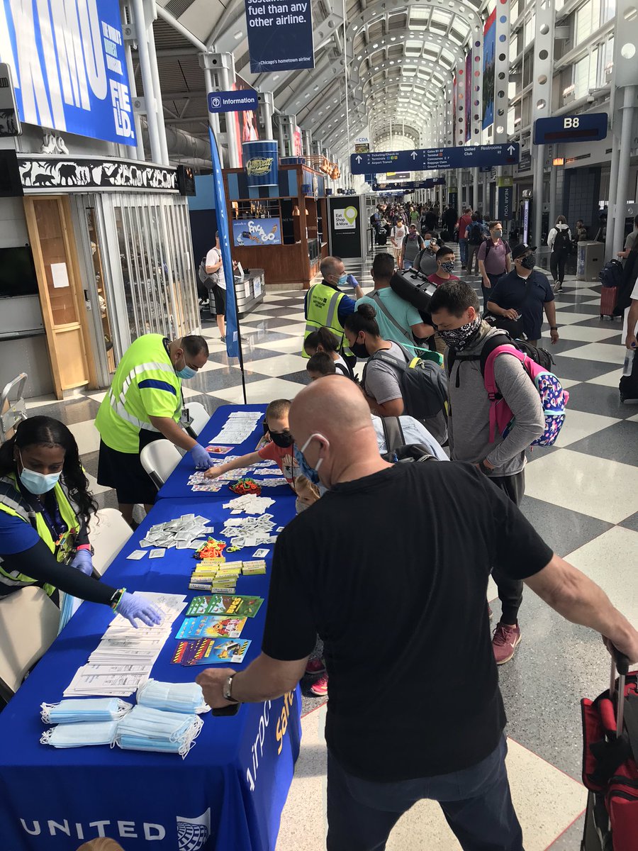 Scott13138104's tweet image. Safety team delivering a warm welcome and sincere thank you to our returning guests. Masks, sanitizer and activities for all. @weareunited @MikeHannaUAL @MikeHannaUAL @JMRoitman @JohnK_UA @kennyjets67 #whyiloveao