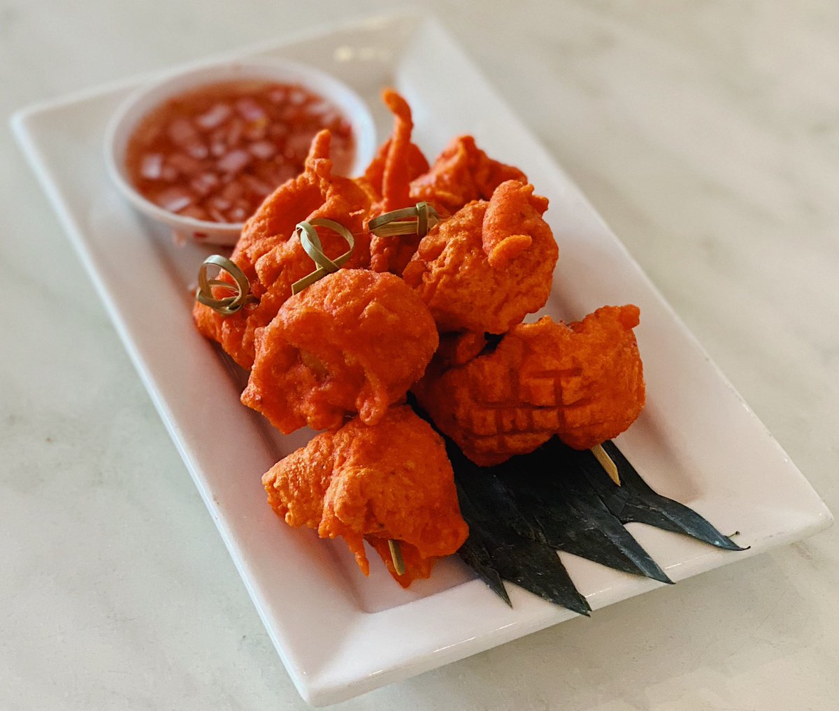 We're kicking off our 'I Know a Place' series highlighting places with sublime food that you may not know about.

First up is Kalye Manila, a family-run haven of Filipino fare.

Check out the sosig, flan, deep fried quail eggs and halo halo! 🤤
bit.ly/2CveYuL