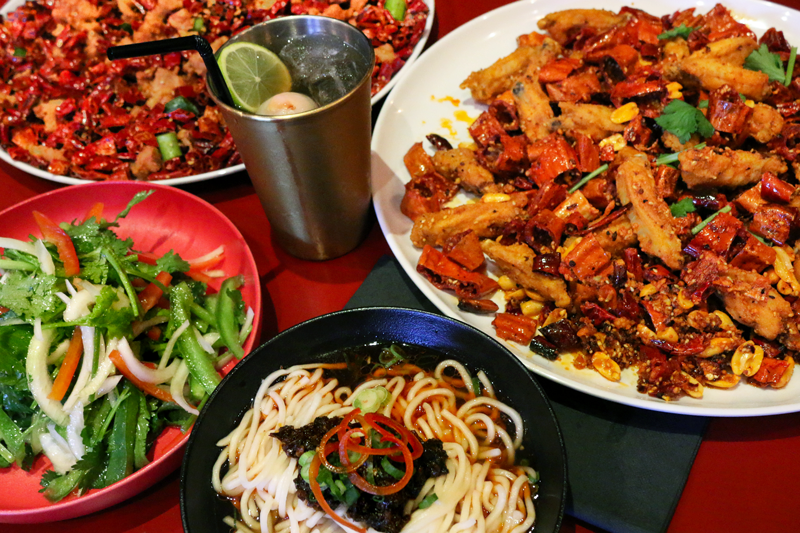 Dominion Road Chinese barbecue joint Mr Hao's emphasis on sharing makes them the perfect place for a catch up over seafood, chicken, beer and xiaolongbao.
🍻
And they have oysters. Gloriously garlicky oysters...
bit.ly/2CxHkVe
#AucklandEats