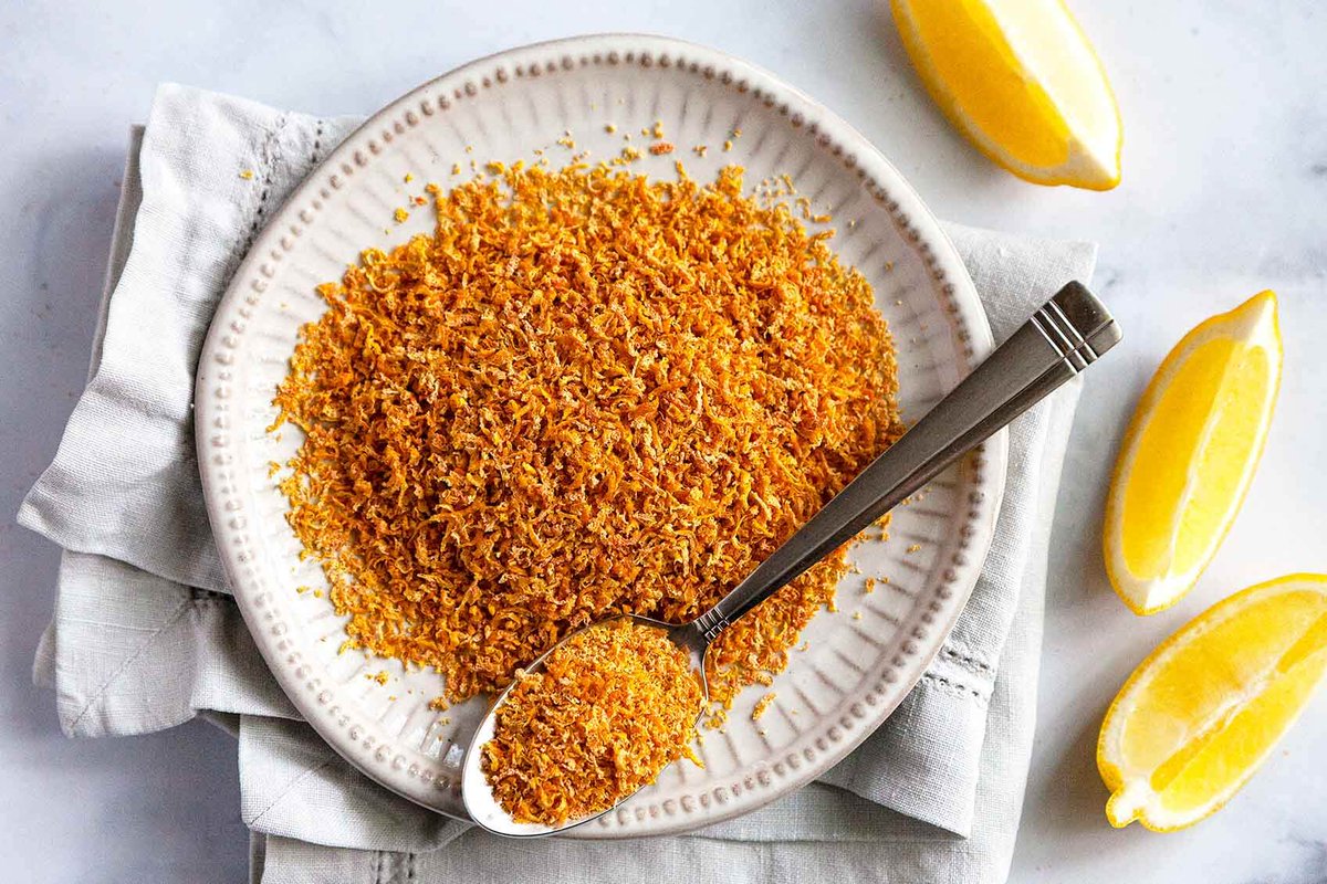 Don’t throw away those lemon peels! Dried Lemon Peel is the perfect way to save the zest – for lemons or any other citrus fruit. So easy to make. No dehydrator necessary! #Food #FoodPorn #Photography #foodie #recipe #cooking
.
Get the recipe!  foodtasia.com/dried-lemon-pe…