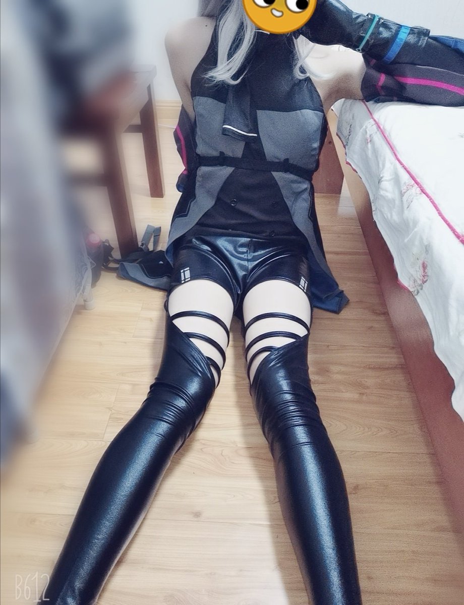 俺作为清水推主也要更新！这次是蒂蒂！（假装补上了700fo福利）
#cosplay #明日方舟 #男の娘 #开裆裤剑圣 #可爱的男孩子 #女装・男の娘 #女装大佬 #伪娘 https://t.co/rBpm4BuvBt