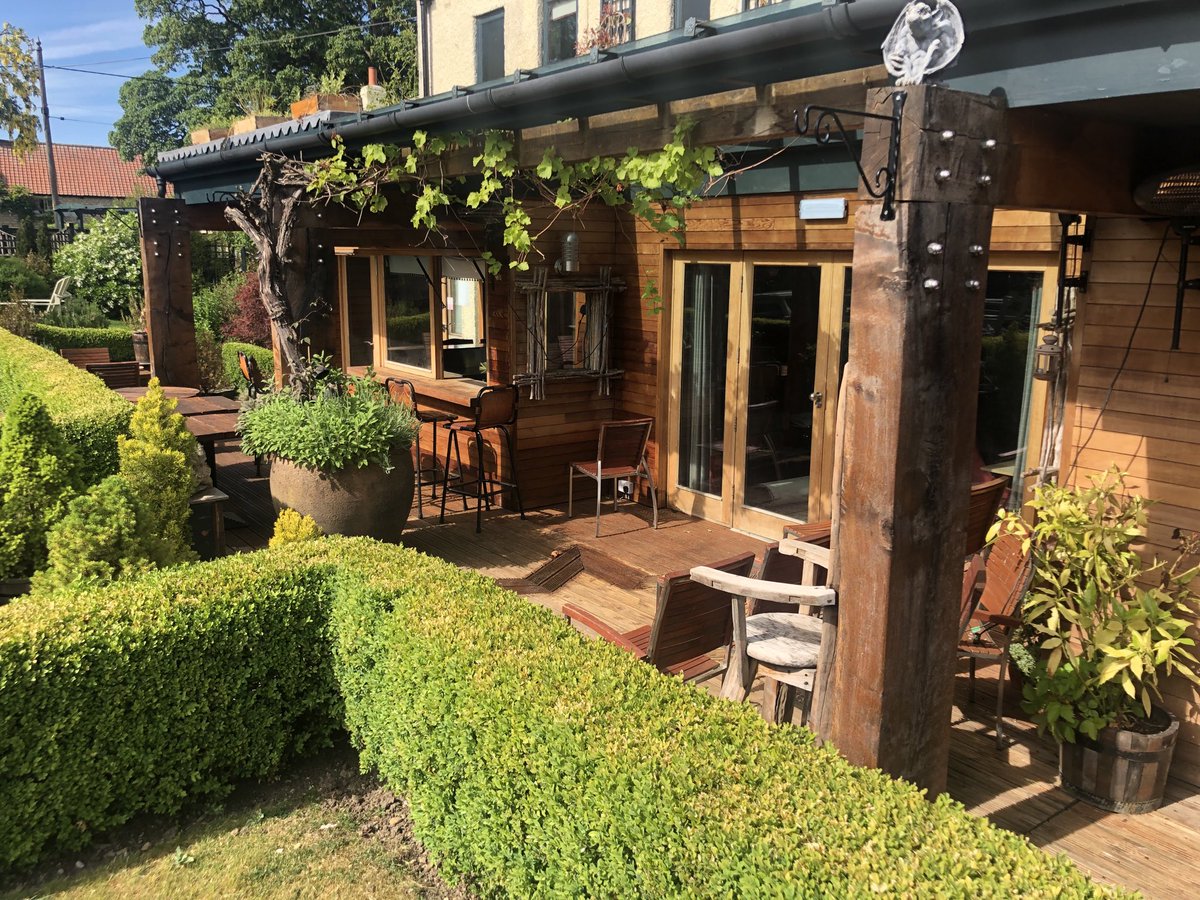 TheStaratHarome's tweet photo. We will be open from 4 th July , inside, outside ...come and stay! Business not quite as usual !! Different times for our 14 Century Thatched Inn ! ⁦@MichelinGuideUK⁩ enjoy the open spaces of ‘Gods own Beer Garden!’ ⁦@Welcome2Yorks⁩ ⁦@chefandrewpern⁩ 👨‍🍳🌟 https://t.co/8eW4SeE1Kr