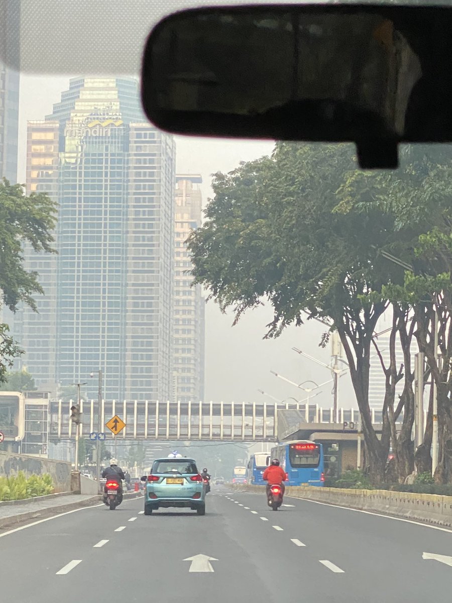 Gak berani lari dengan udara kaya gini. Sedih banget 😢