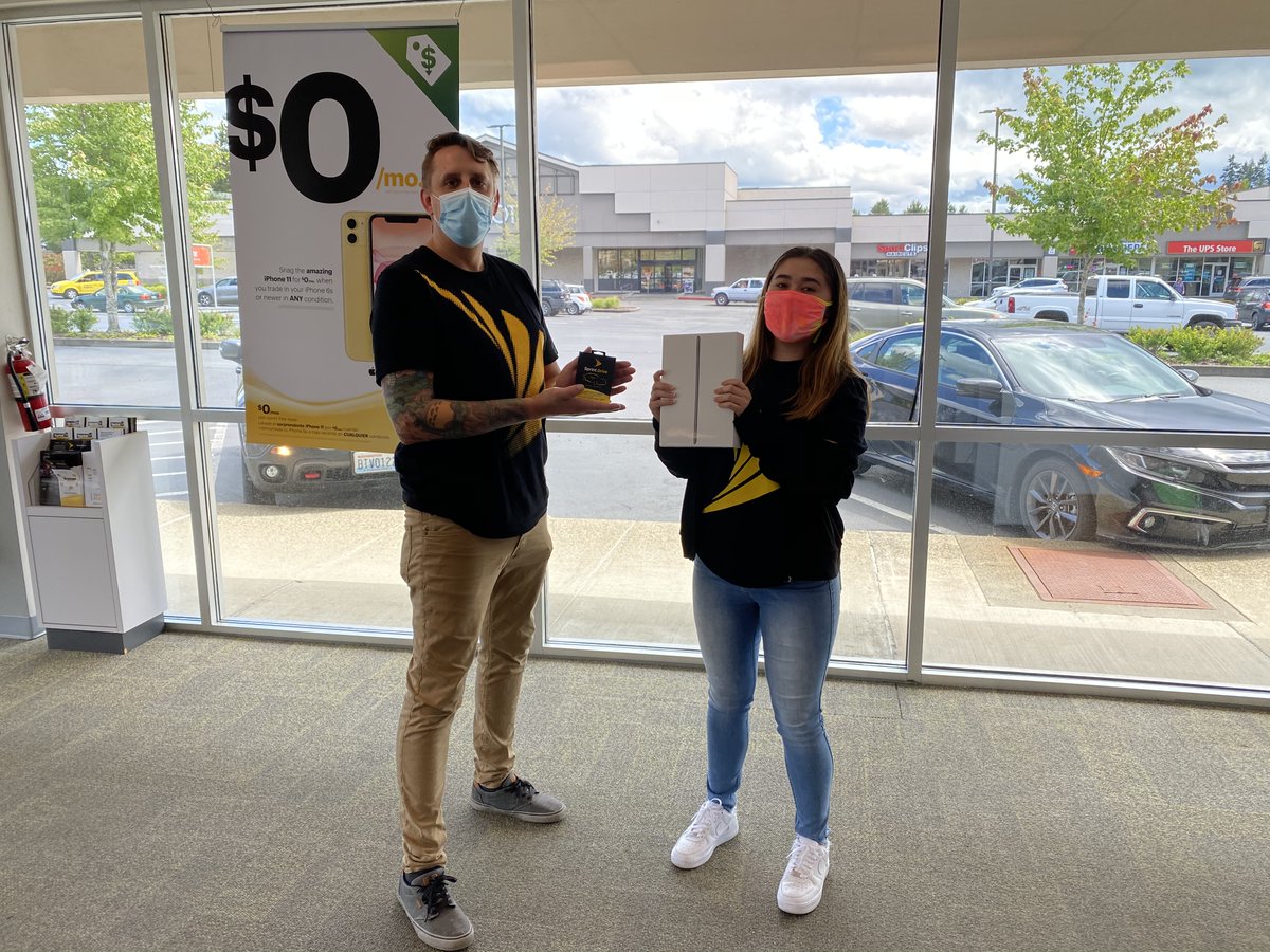 NEW HIRE TRAINING EXTRAORDINAIRE! Port Orchard CcComm is on 🔥 and closing June out strong!!    #PNWTAKEOVER #NewTMobile #gritandgrind