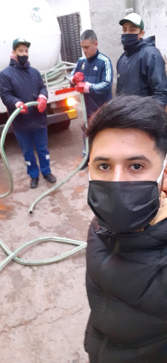 LucasMolla's tweet photo. #QuedateEnCasa 
#equipoUGIS = #DGGIS #IVC
#barrio 21 24, abasteciendo agua a los vecinos con camión cisterna en las manzanas 14 ,15 , 18 ,19 .
@mrgospedini
@mrgospedini
@Salas_Gabriel 
@RacingRondina 
@JuanMaquieyra https://t.co/Y2IuTsXXj4