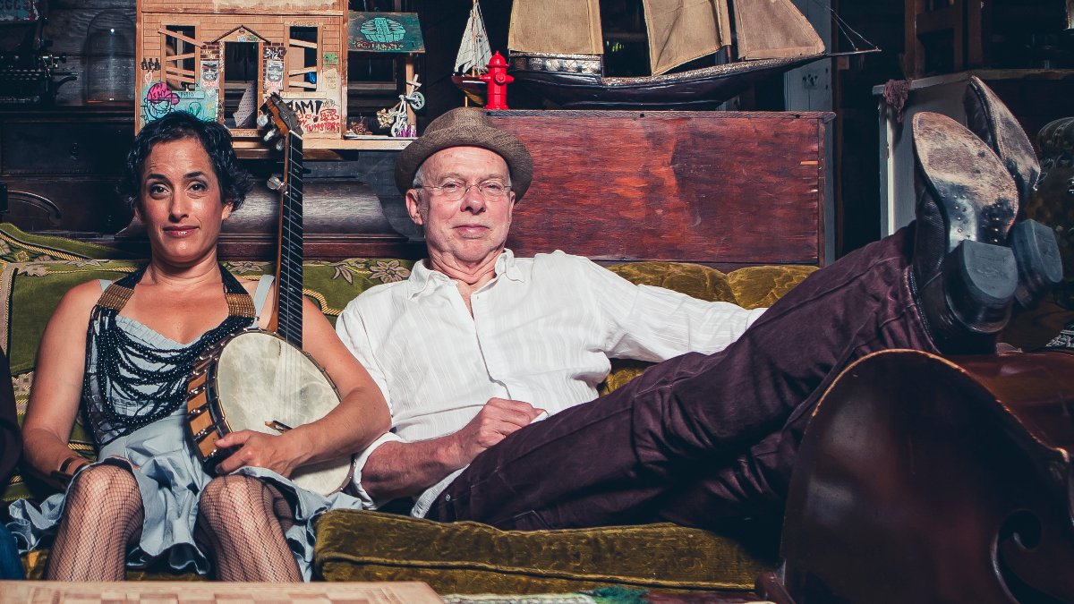 MenloLibrary's tweet image. Yes, the library still offers #LiveMusic! Join us online Saturday, June 27 for a free concert from the deservedly-lauded duo of @EvieLadin and #KeithTerry! bit.ly/3duMJcx