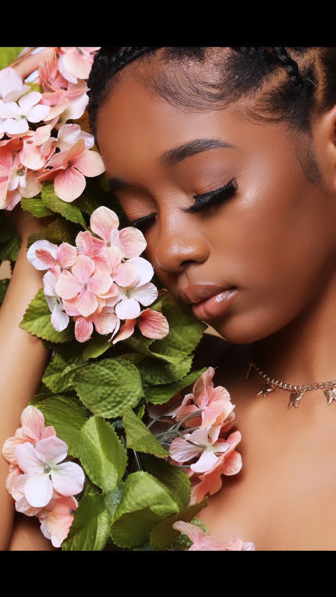 _naiviv's tweet photo. Hi twitter! My name is Vivian well known as Viv or VivvyK. I have a blacked owned natural/handmade cosmetics company were we hand make all the perfect products for a beat face as well as skin care. Help me spread the word! Follow vivvykaybeauty on instagram and stay tuned! 🦋😘 https://t.co/URkLqERV7U