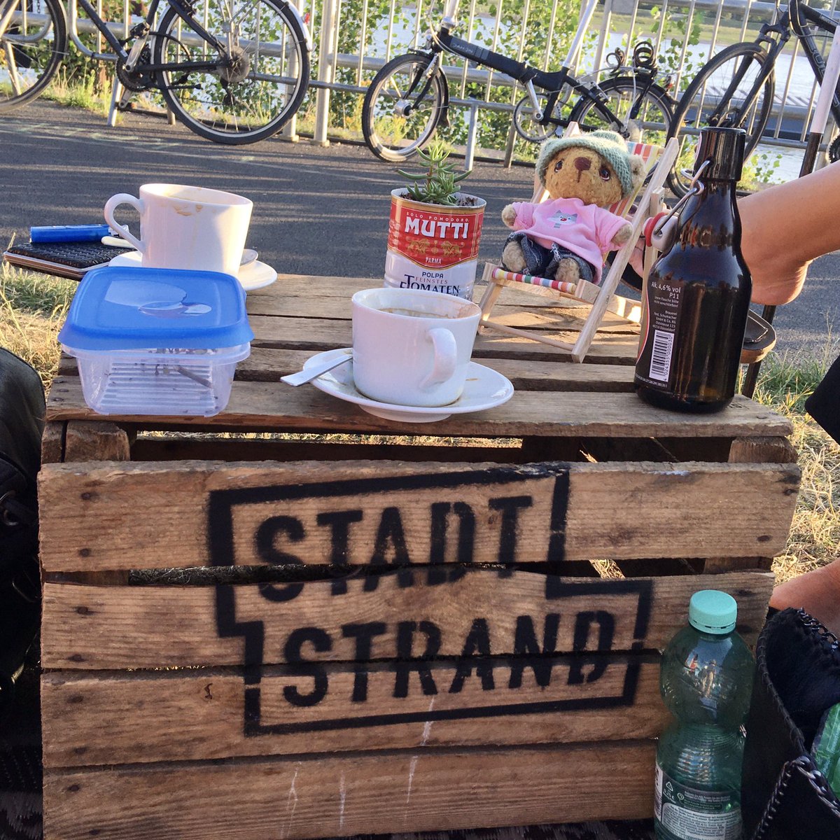 Cammy here. Today I enjoyed a beer or two relaxing in my tiny deck chair at the river Rhine. #FurryTails #ToddysHug @ArchieFuzzy <a href="/FFurrington/">Flora Furrington 🧸💕</a> <a href="/paddyscousedog/">Chico n Angel Paddy 🐾</a> <a href="/PicklesBottom/">PicklesBottom 👑 #BelieveInTzuKingdom #BeKind 👑</a> <a href="/TheHugHouse/">🧸🌻 Alfie 🌻 🧸</a> <a href="/Deadlysecret007/">Ginger & Romeo,</a> <a href="/Tumbler_Fur/">Tumbler Furrington</a> <a href="/PiepsMouse/">Pieps🐭 Theo🐻Björn🐻Winifred🐻Trix🐻</a>