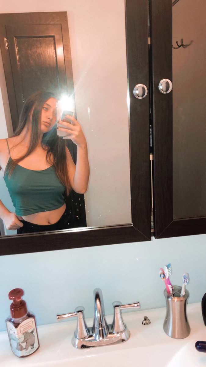 crase12's tweet photo. The curls, the braids, &amp; straightened 👁👄👁 https://t.co/Q3qlZkvG2v
