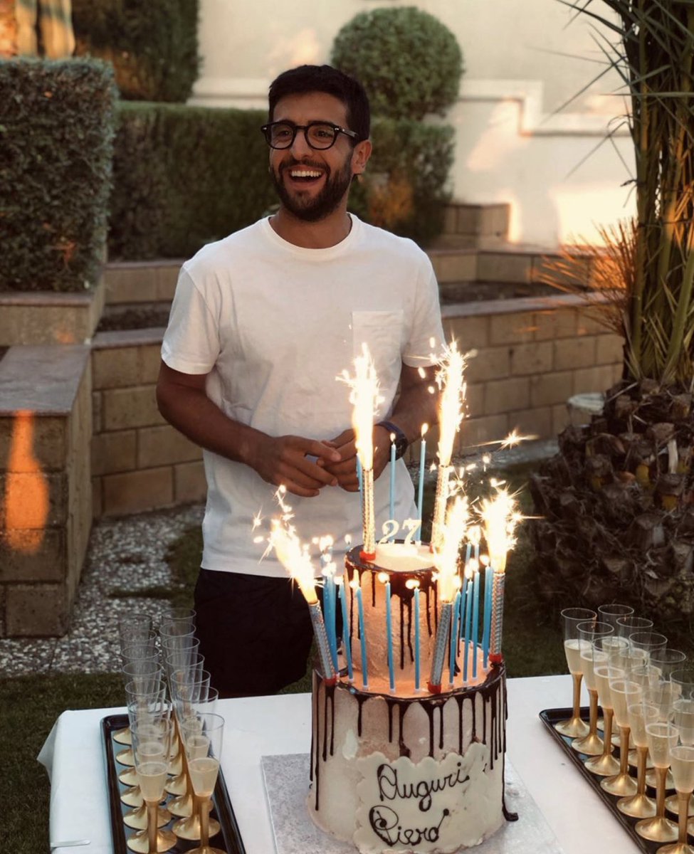 ILVOLOVERDC's tweet photo. Tanti auguri @piero_barone #TantiAuguriPiero https://t.co/Q1H1sSBoem