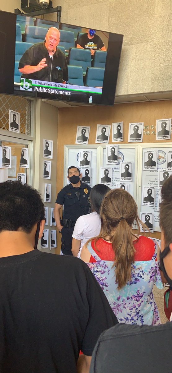 Right outside the city council chambers we ask them, will THEY invest in our future? Or will the answer ONLY to the police? @bakersfieldpd  @karenkgoh  @andraegonzales  @priveraw