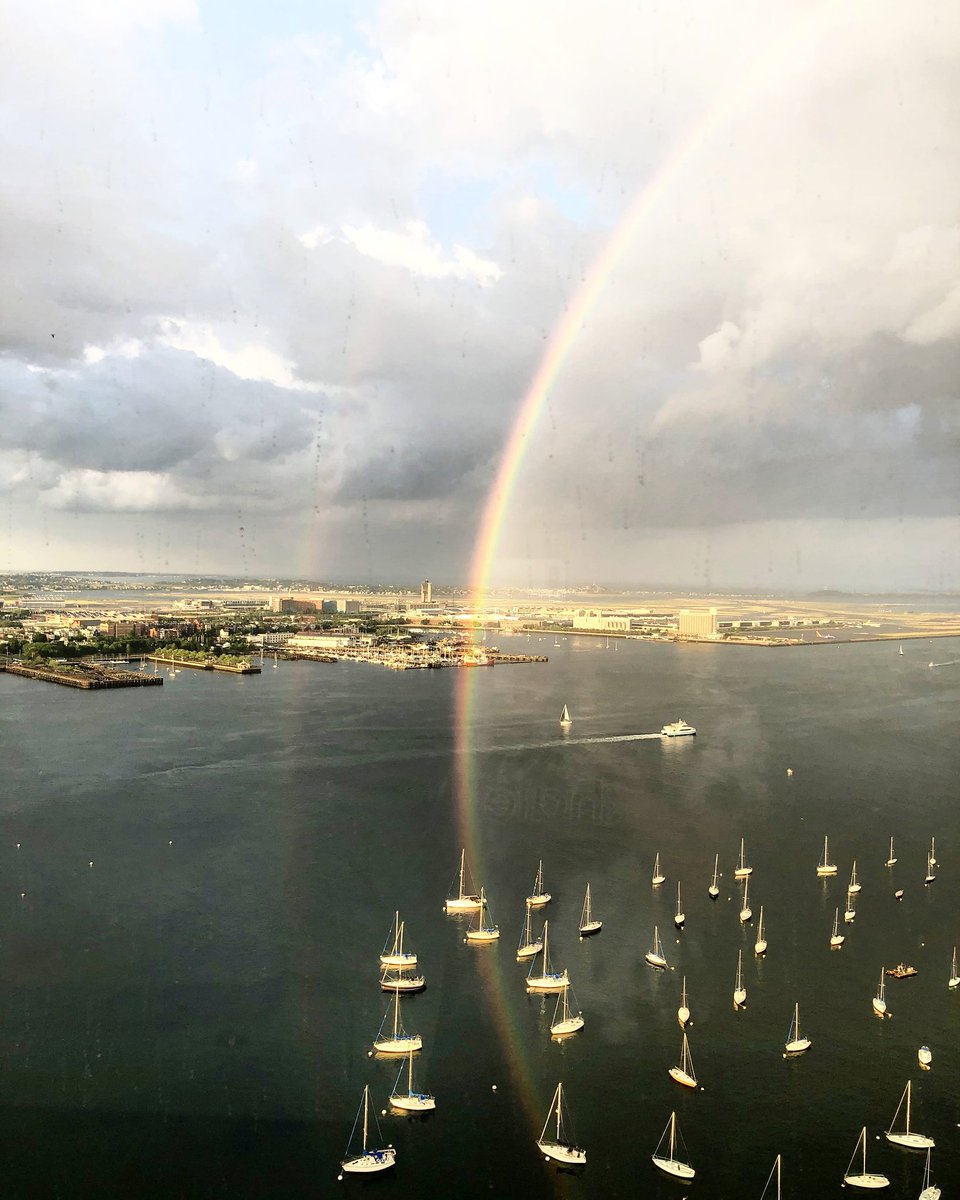 OnlyInBOS's tweet photo. A rainbow over Boston tonight. 

♥️ https://t.co/Kbj18Zk7GX