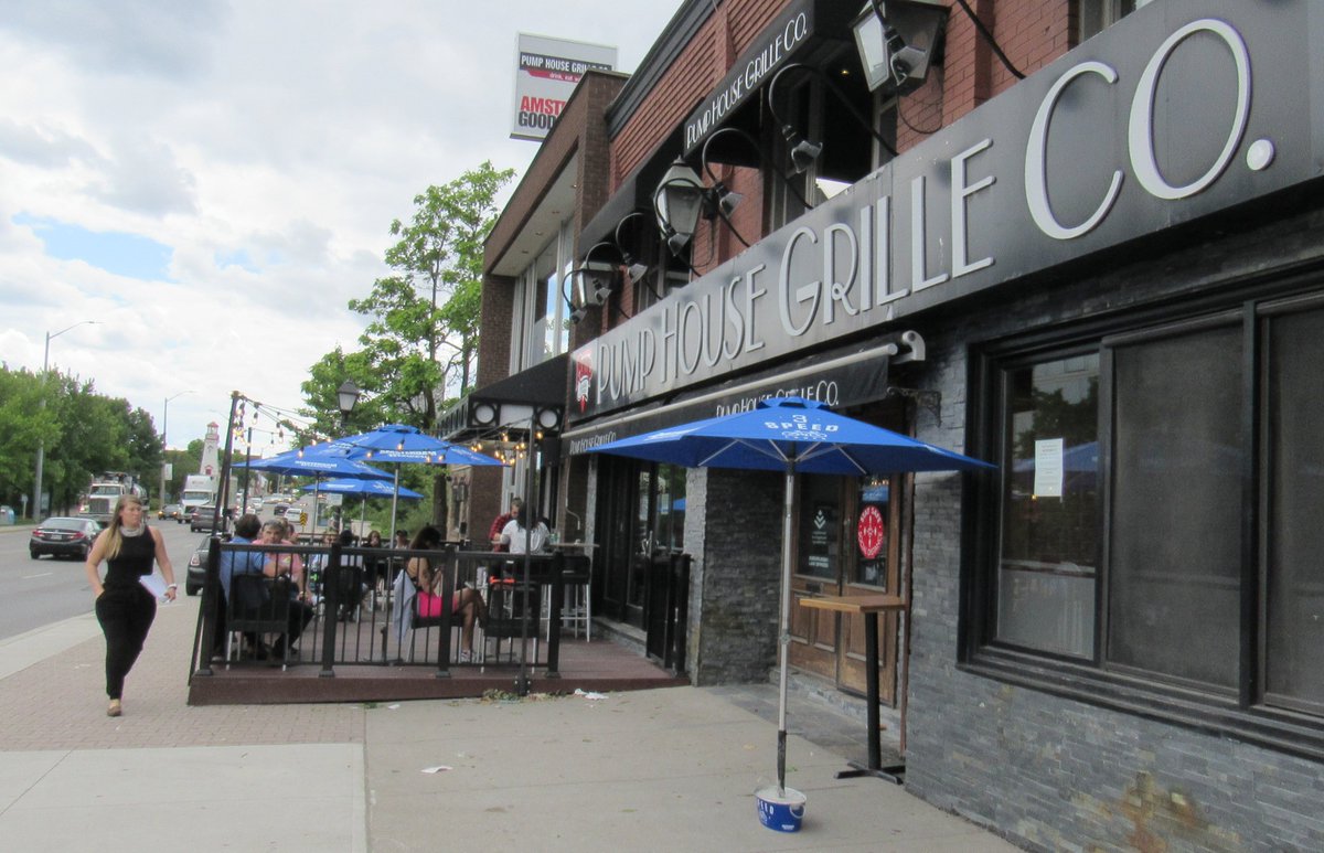 Saugaverse's tweet photo. Wednesday, I took a stroll thru Port Credit today.
I noticed many of the bar patios were open and serving customers. 
Nice to see life taking a turn towards what used to be "normal".   #mississauga #patiobar #openagain https://t.co/BUr11LGXMg