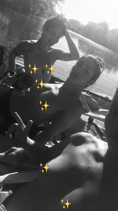 Hanging with my ladiessss🙏🏼❤️ https://t.co/UdfddIzO4L<a href="/tag/mvsales"class="tags"><span>#mvsales</span></a>