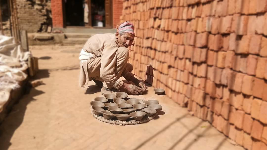 हातको मैला सुनको थैला के गर्नु धनले
 सागर सिस्नु खाएको बेस आनन्द मनले
 काम गर्न उमेरले छेक्दो नरहेछ । मनले चाहनु पर्छ काम गर्न उमेरले नछेक्दो रहेछ।
☕️☕️☕️
#सुभ_बिहानी 💞💞
#सुभ_दिन 
#सुरक्षित_रहौ, 💞💞💞