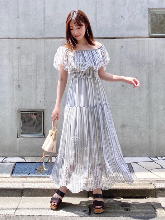 Mercuryduo Pa Twitter 公式通販runwaychannel 楊柳シフォンに配色のカットワーク刺繍を 施した夏らしい マキシワンピース 楊柳カットワークマキシワンピース 17 600円 税込 T Co Xjegruc5hb Mercuryduo マーキュリーデュオ T Co