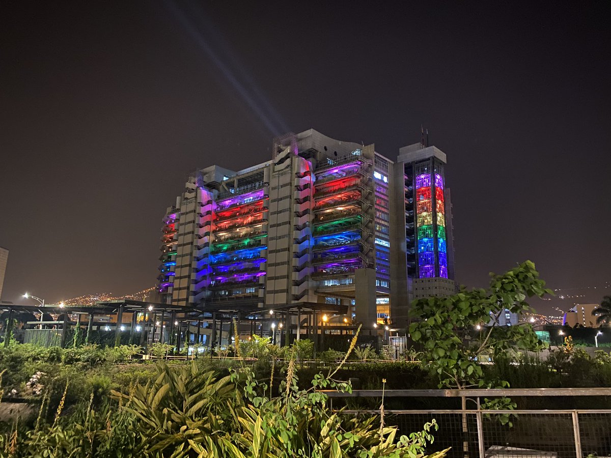 EPMestamosahi's tweet photo. Nuestro edificio se ilumina con los colores de la diversidad ❤️🧡💛💚💙💜, porque sabemos que los derechos son universales. Nos unimos a la @alcaldiademed y a la @gobantioquia para decirle sí a la vida en todas sus expresiones, donde todos tengamos un espacio #InclusiónEPM https://t.co/vgiDcoqJfe