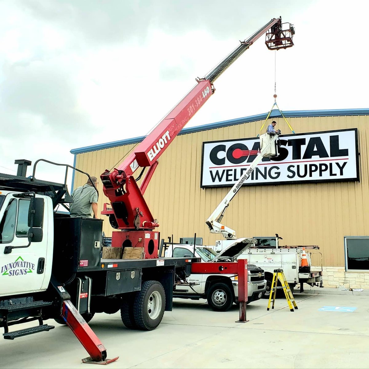 shoplocalcc's tweet image. Completed sign project, one large  fabricated and installed 8ft H x 26ft L internally led illuminated sign cabinet.
Thanks to COASTAL WELDING SUPPLY, opening in July 2020
#Innovativesigns #innovative #signs #corpuschristi #shoplocalcc #southtexas

📷 @innovativesigns
#shoplocalcc
