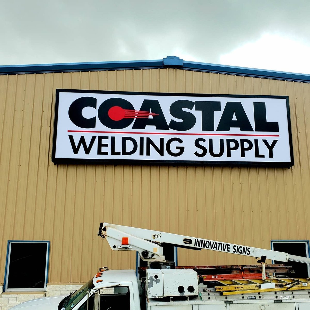 shoplocalcc's tweet image. Completed sign project, one large  fabricated and installed 8ft H x 26ft L internally led illuminated sign cabinet.
Thanks to COASTAL WELDING SUPPLY, opening in July 2020
#Innovativesigns #innovative #signs #corpuschristi #shoplocalcc #southtexas

📷 @innovativesigns
#shoplocalcc