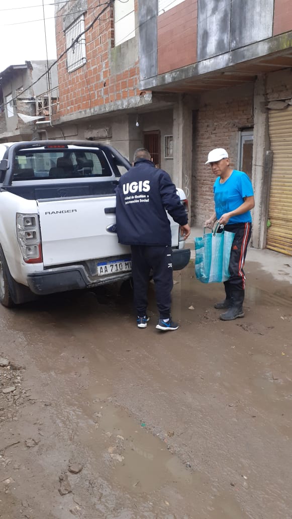 Dario34922702's tweet photo. V-21-24 como todos los días y más en estos momentos junto a los vecinos de mi querida v-21-24 #DGGiS #ivcbuenoAires https://t.co/aL7vYaGcks
