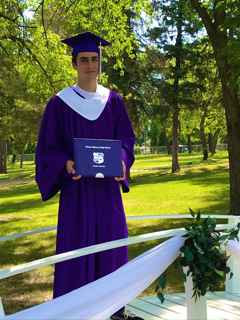 lorimanning73's tweet photo. Congratulations on your Graduation, Darian! All the best to you in the next chapter of your life! https://t.co/y00vnI731c