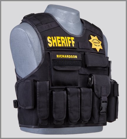 @thorsfeed @jessamynduke So the police say all three officers body cams fell off?   Right.   We’ve all seen police wear vest like the one above.  Maybe they should create a pocket that holds the camera.  This way the only way it “falls off” is if the officer takes it out of the pocket.