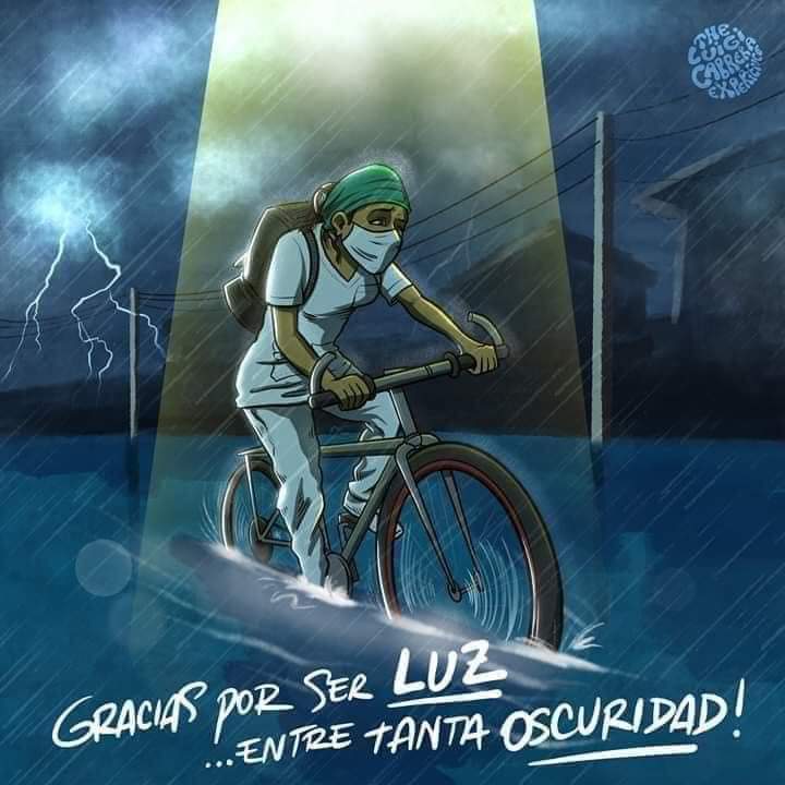 UnaHumildePapa's tweet photo. La Auxiliar en Enfermería, Mary Luz Salazar, que ayer fue captada en su bicicleta, en la que se trasladó a su trabajo, en medio de las calles anegadas por la torrencial lluvia que cayó en Santa Cruz, este martes recibió una moto por su lucha contra el Covid-19 ...” https://t.co/StiAdYsiXY